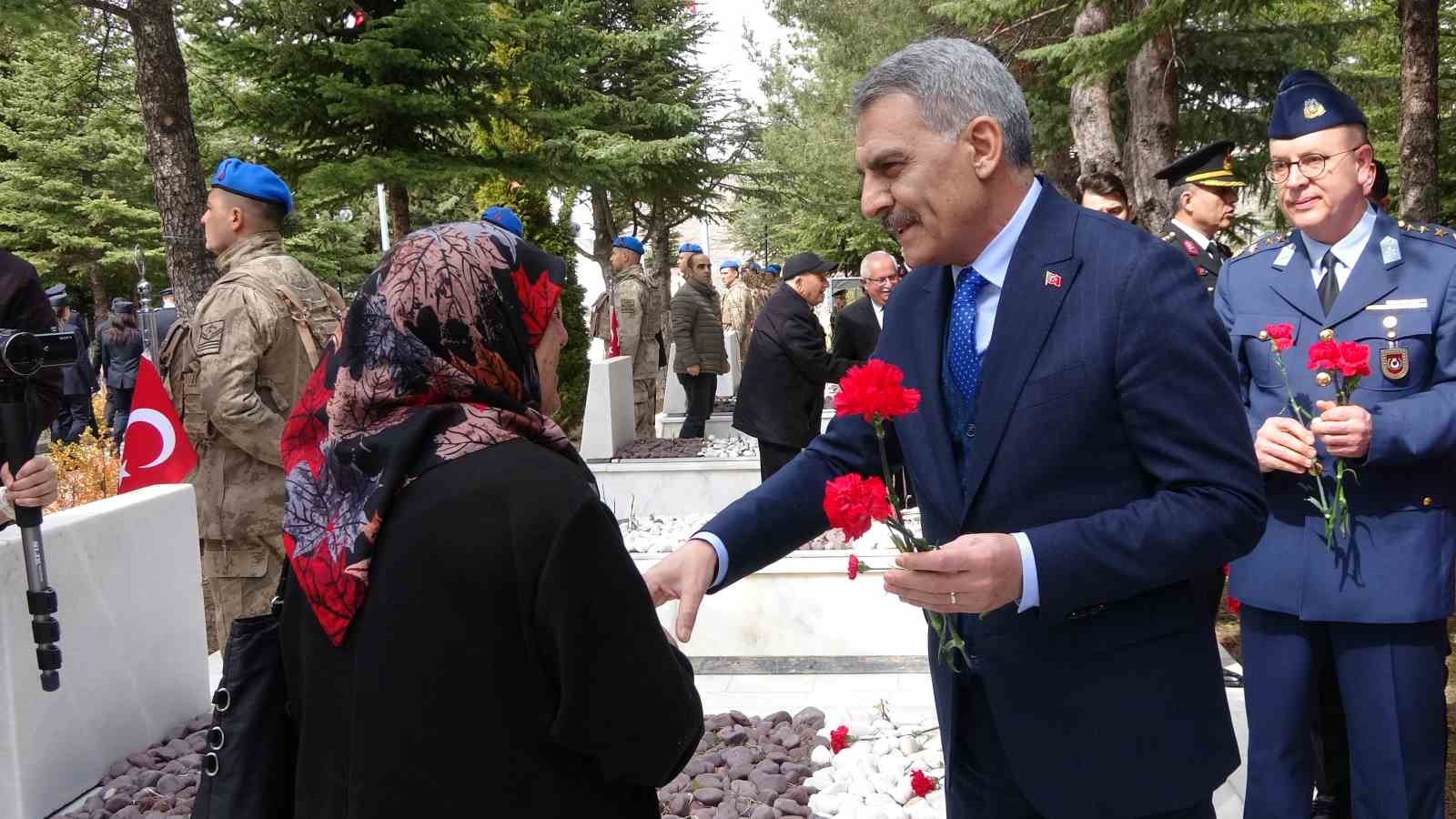 &Ccedil;anakkale Zaferi şehitleri Yozgat Şehitliği&rsquo;nde anıldı
