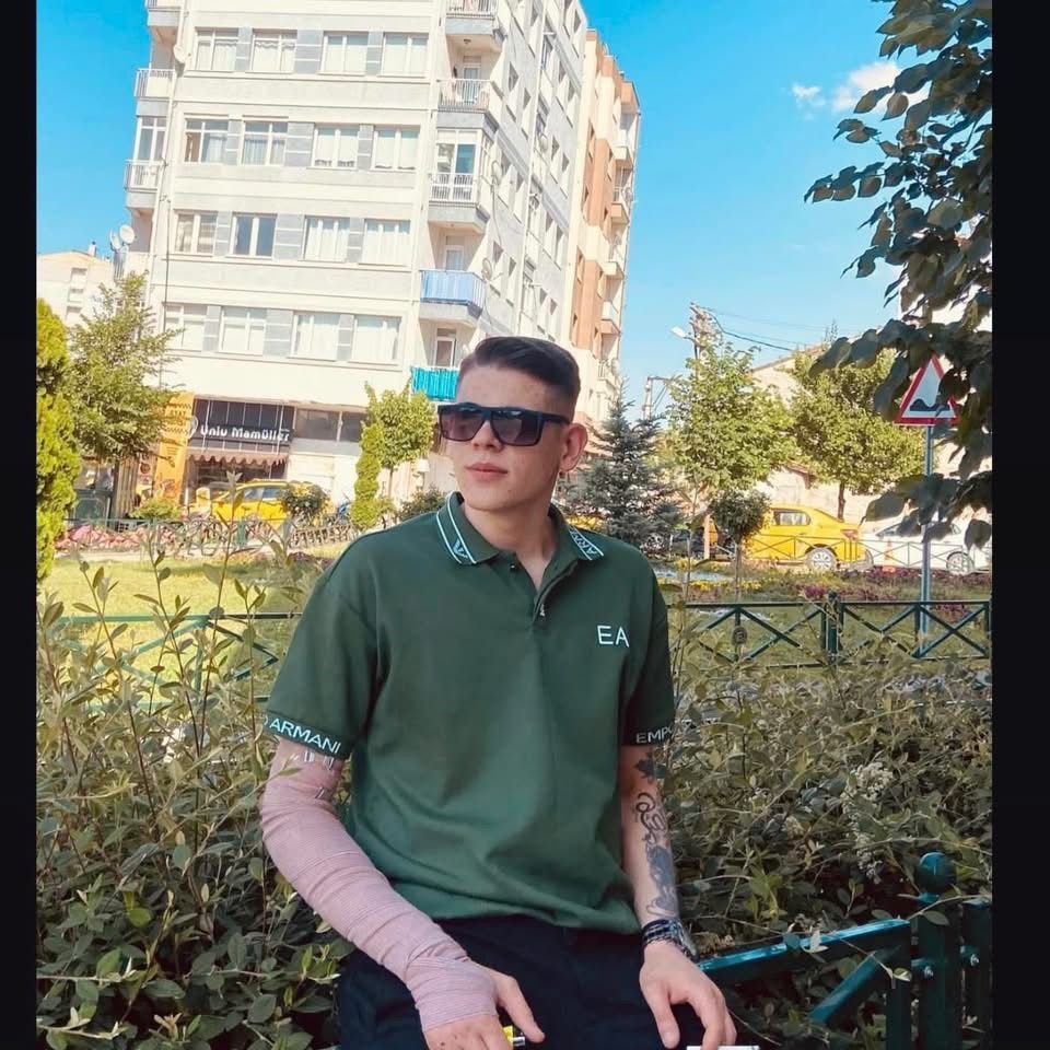 Motosiklet kazasında hayatını kaybeden 20 yaşındaki gen&ccedil; son yolculuğuna uğurlandı
