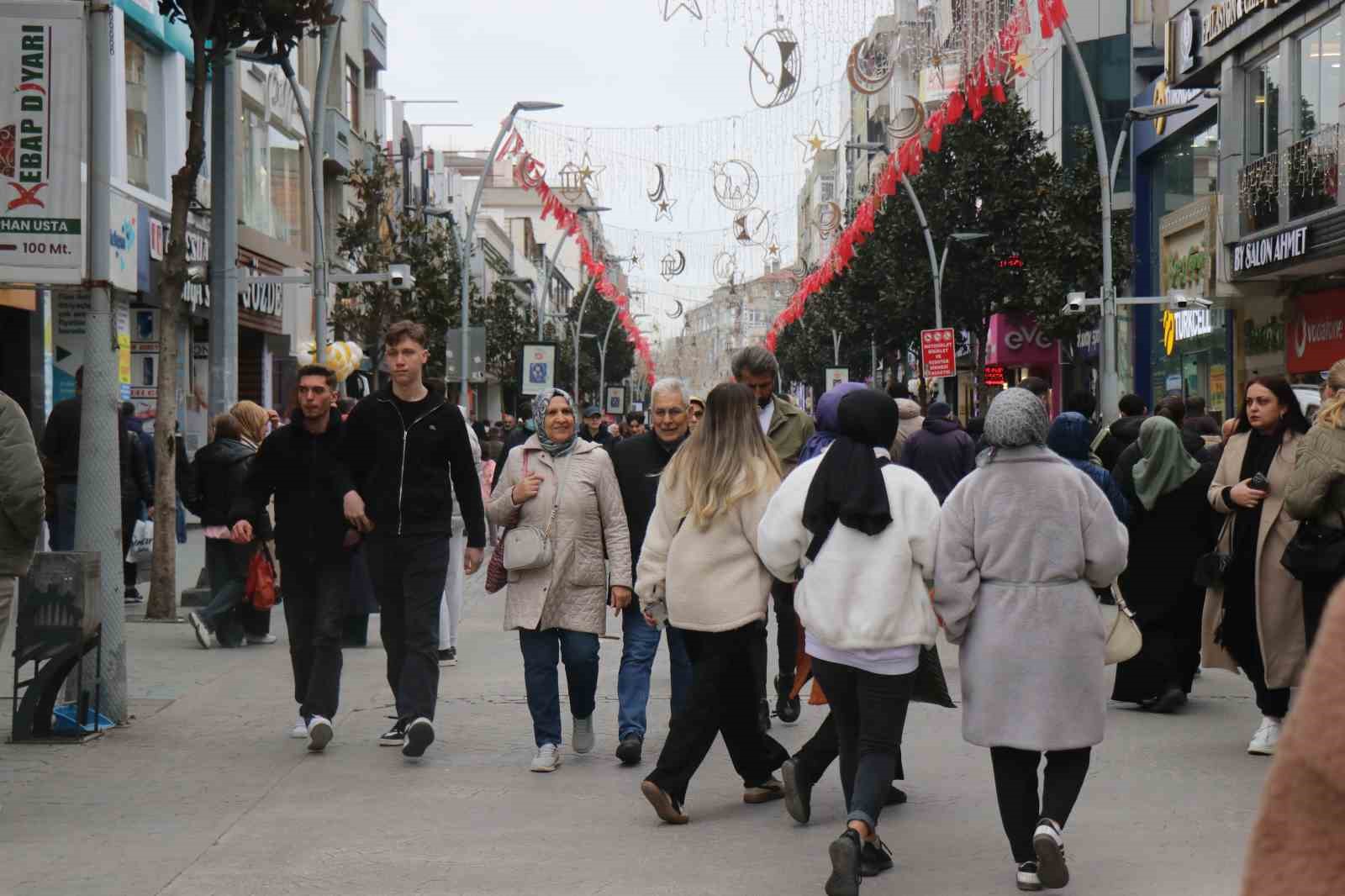 Vatandaşın bayram telaşı: Sokaklar doldu taştı