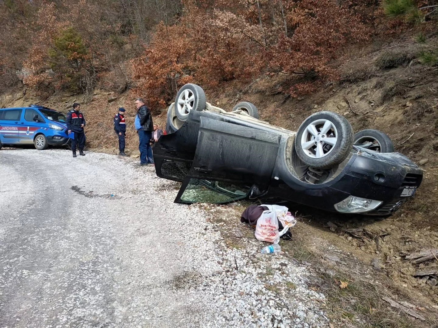 Sinop&rsquo;ta kontrolden &ccedil;ıkan ara&ccedil; takla attı
