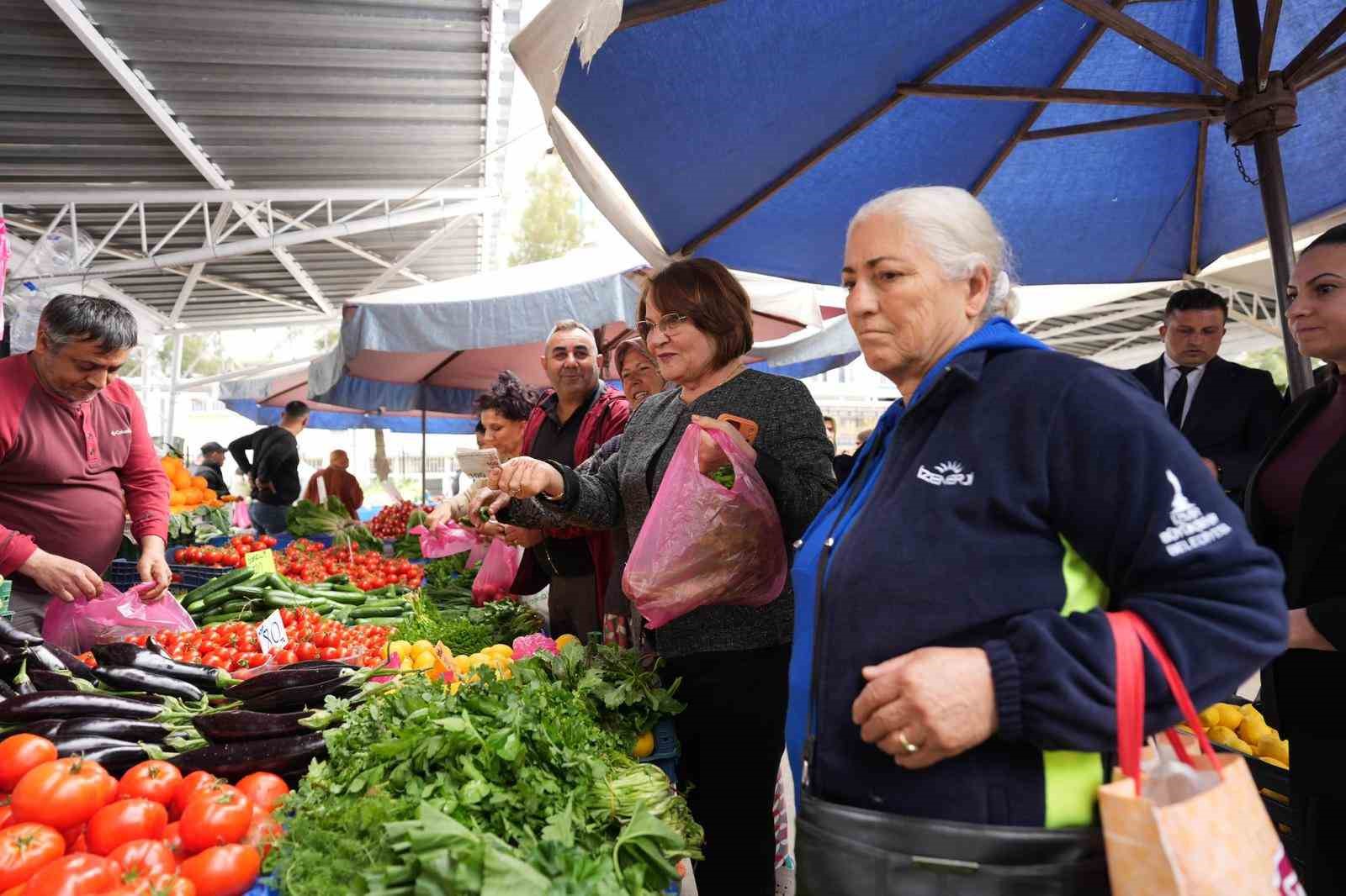 Başkan Gençay pazar esnafı ile bayram öncesi bir araya geldi