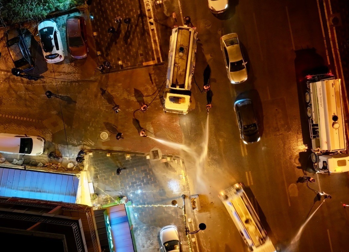 Başkan Ge&ccedil;it, İn&ouml;n&uuml; Mahallesindeki temizlik &ccedil;alışmalarını inceledi
