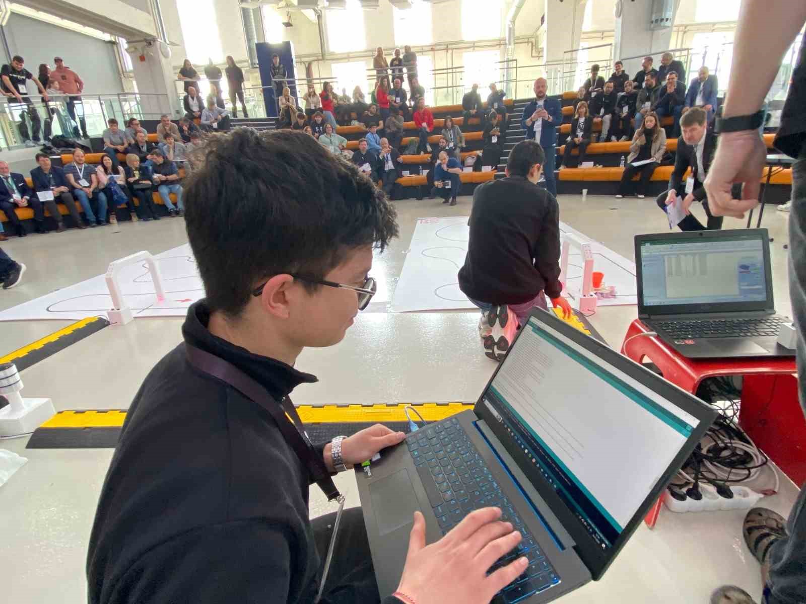 Bursalı &ouml;ğrencilerden &Ccedil;ekya&rsquo;da robotik başarısı
