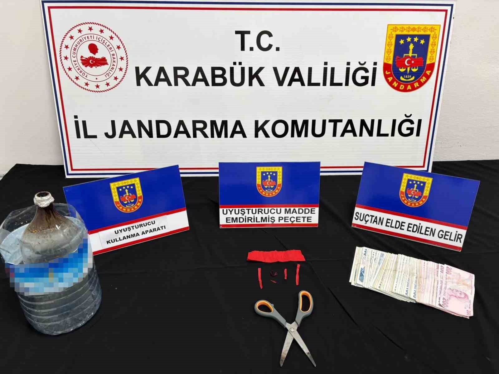 Karab&uuml;k&rsquo;te Jandarmadan uyuşturucu operasyonu: 3 ş&uuml;pheli yakalandı
