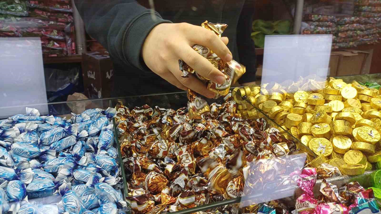 Bayramlık &ccedil;ikolata ve şekerler tezgahlarda
