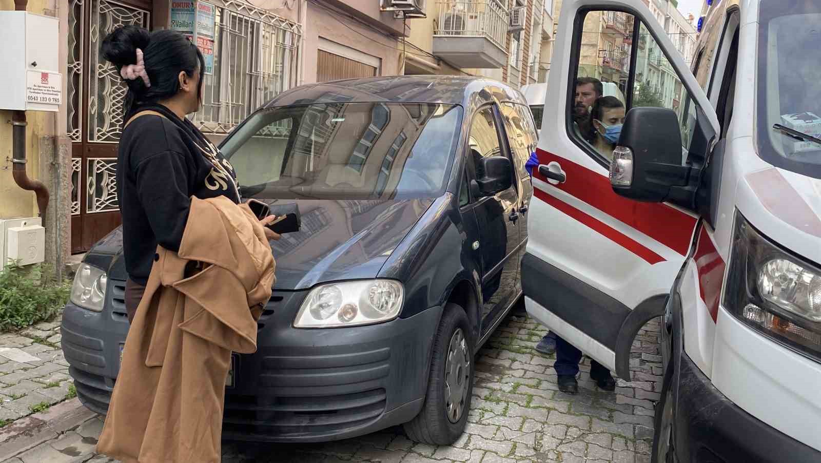 Asans&ouml;rde mahsur kalanların yardımına itfaiye ekipleri koştu

