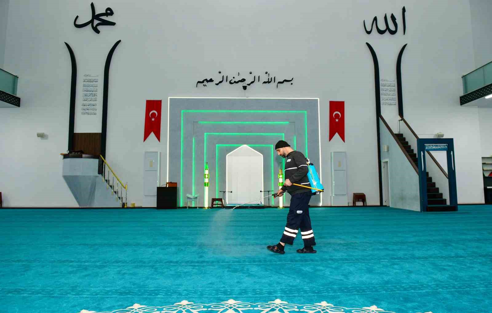 Esenyurt bayrama hazır: İl&ccedil;e genelinde kapsamlı temizlik seferberliği
