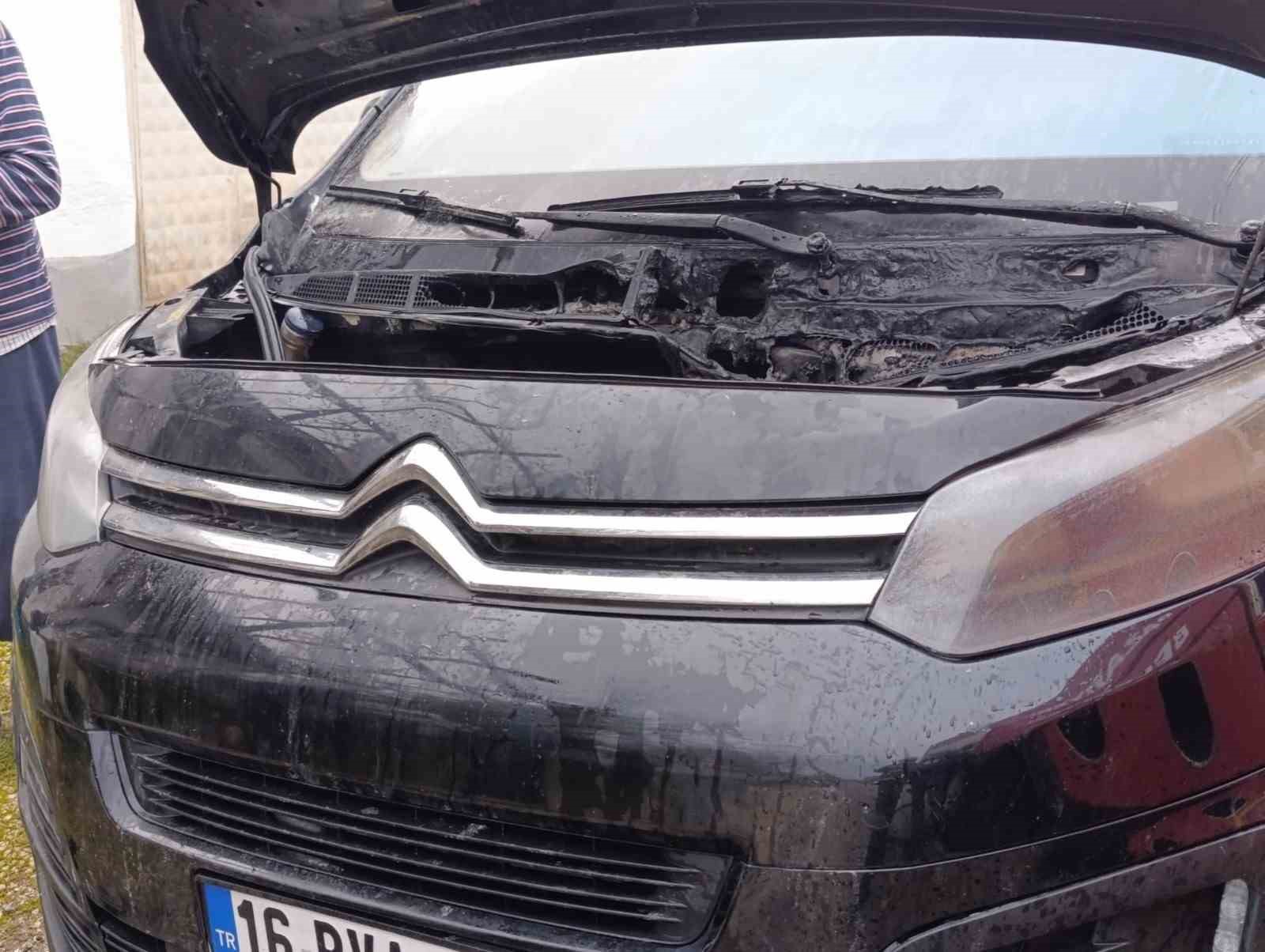 Seyir halindeki minib&uuml;ste yangın paniği
