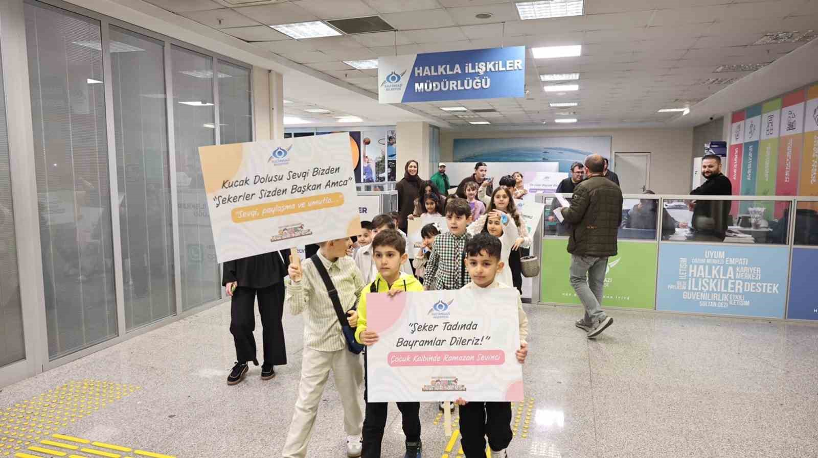 Sultangazi Belediyesi&rsquo;nde &ccedil;ocuklardan bayram kutlaması
