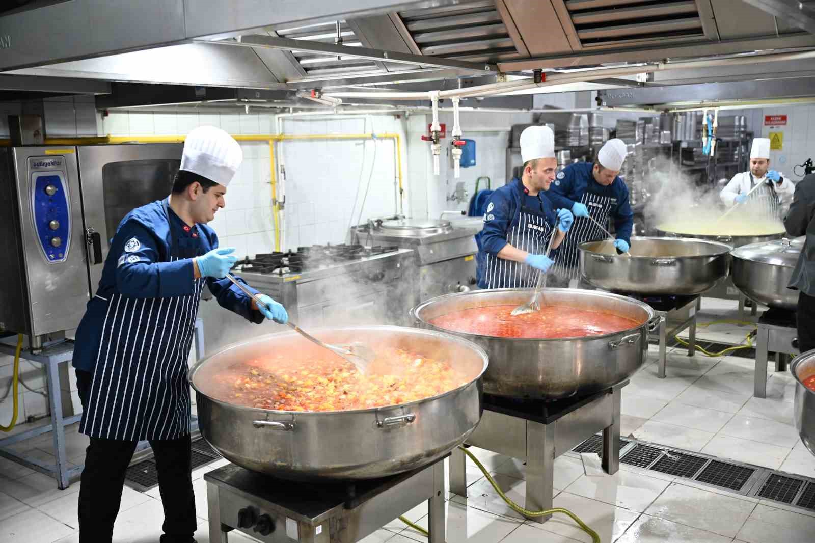 Bursa&rsquo;da Ramazan&rsquo;ın bereketi paylaştık&ccedil;a &ccedil;oğaldı
