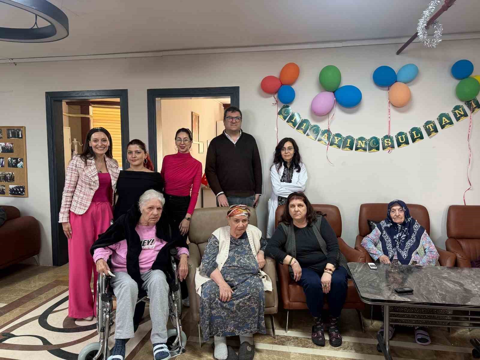 Burtom&rsquo;dan huzurevi sakinlerine ziyaret
