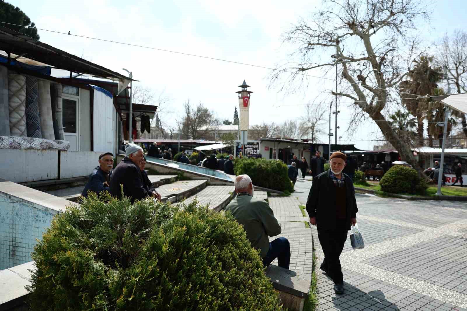 Kahramanmaraş&rsquo;ta Ulu Cami Meydanı&rsquo;nın m&uuml;davimleri
