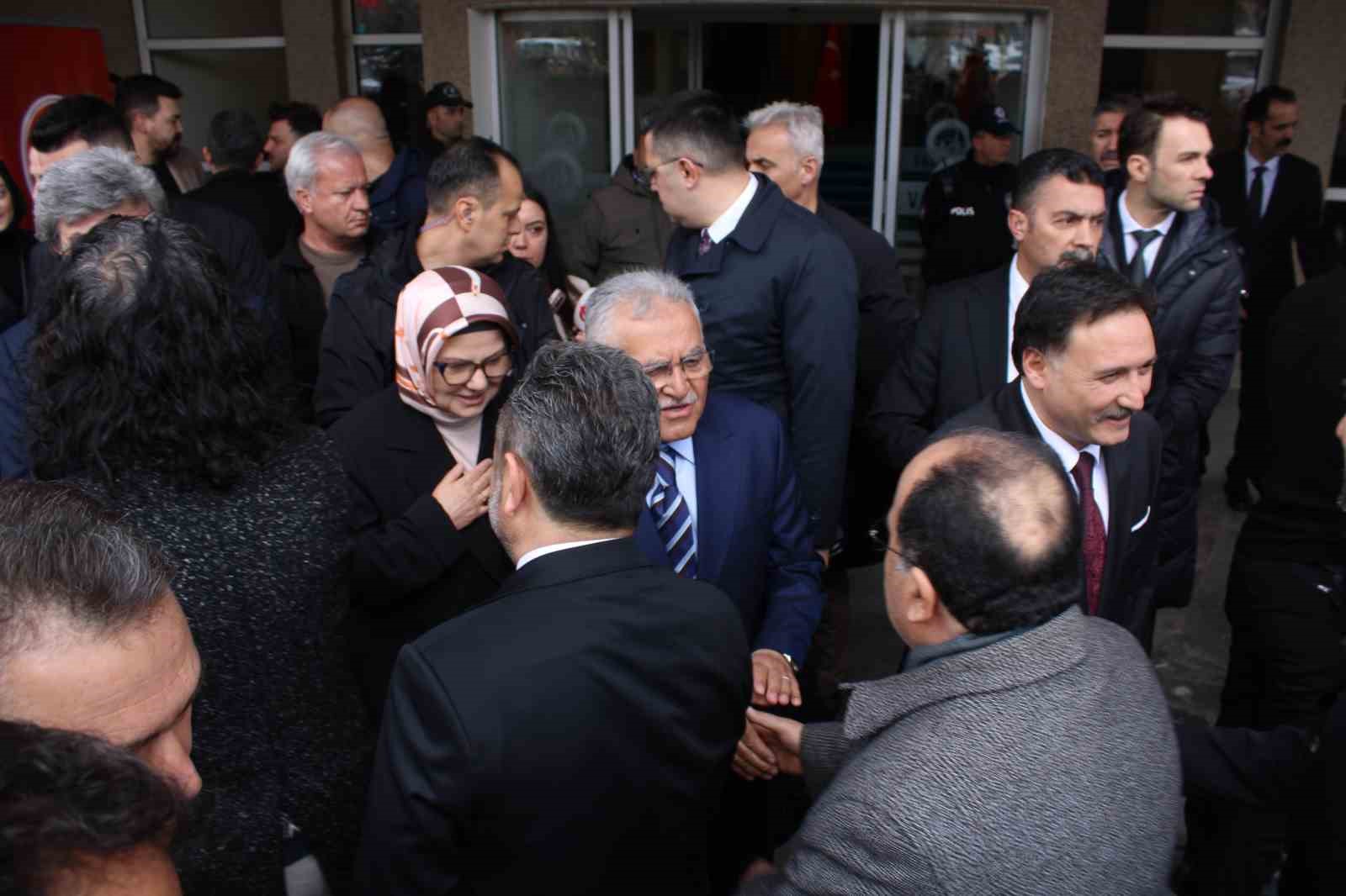 Kayseri protokol&uuml; bayramlaştı
