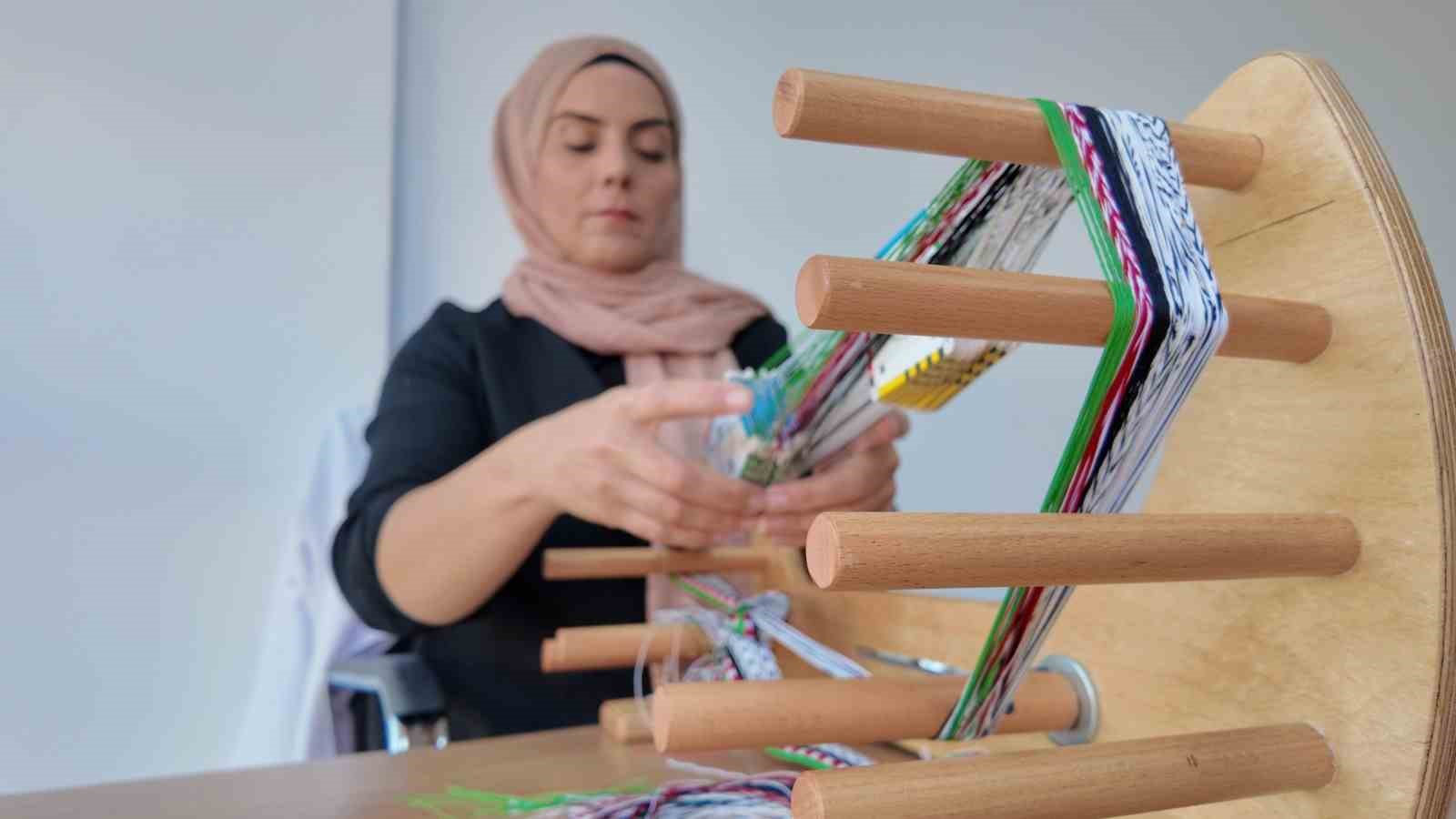 Siirt Olgunlaşma  Enstitüsünden "Filistin" temalı kolye çalışması