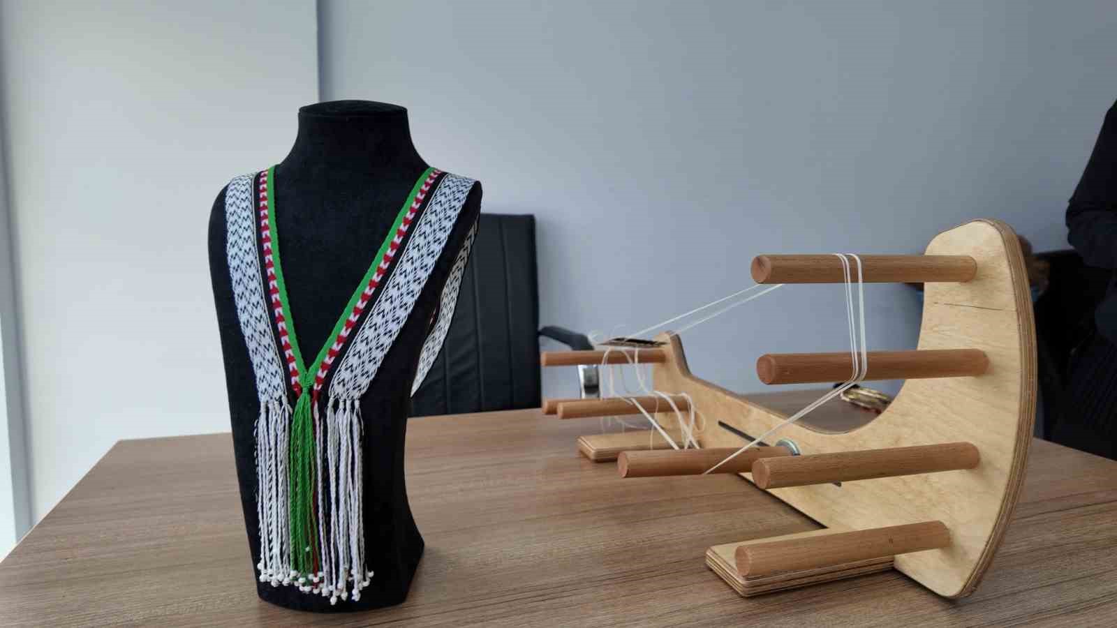 Siirt Olgunlaşma  Enstit&uuml;s&uuml;nden "Filistin" temalı kolye &ccedil;alışması
