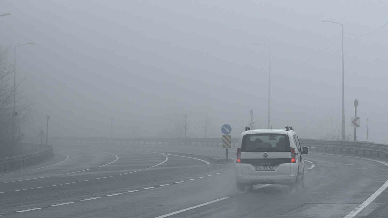 Bolu Dağı’nda sis ve yağış etkili oluyor