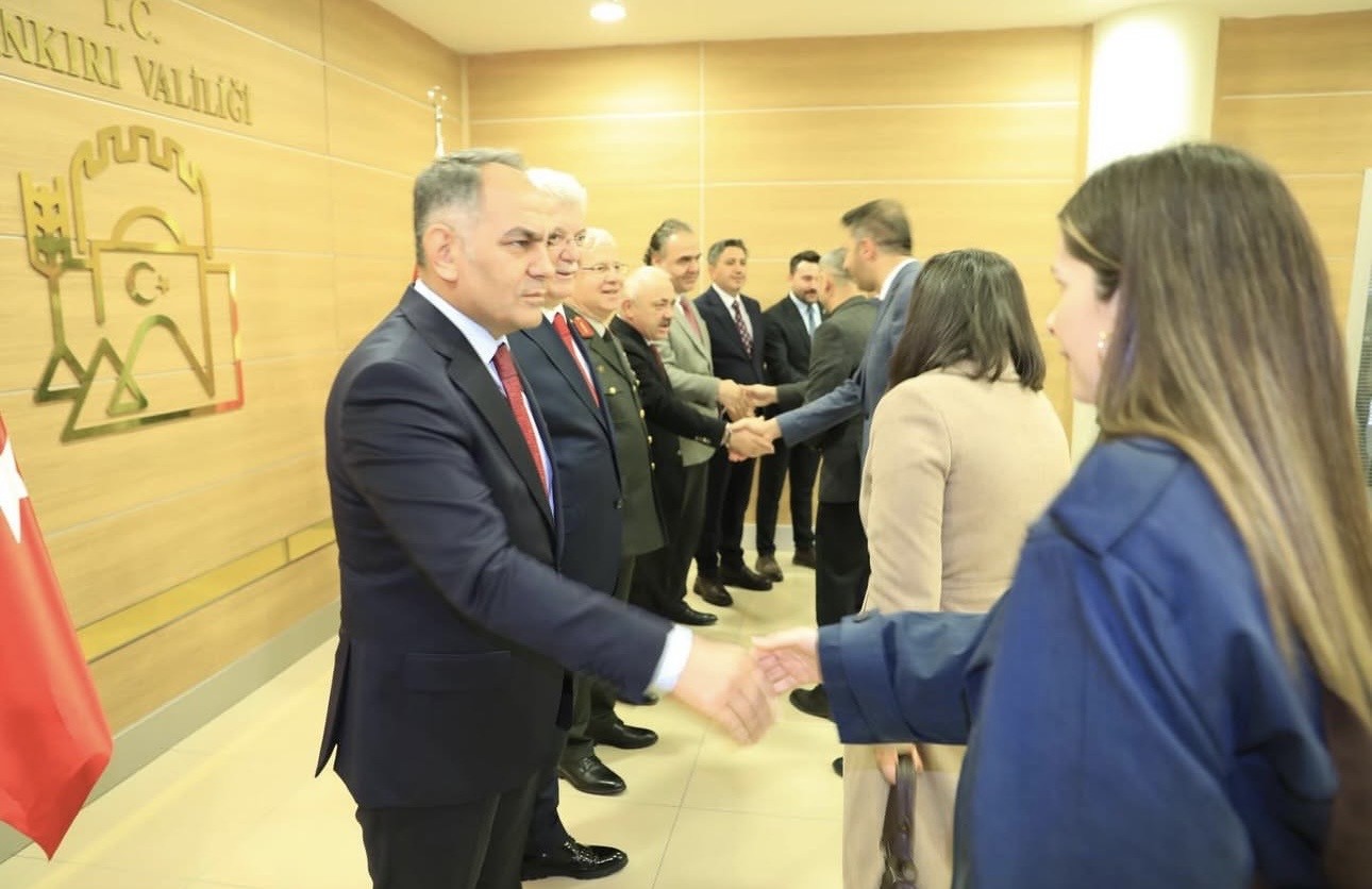 &Ccedil;ankırı&rsquo;da protokol ile vatandaşlar bayramlaştı
