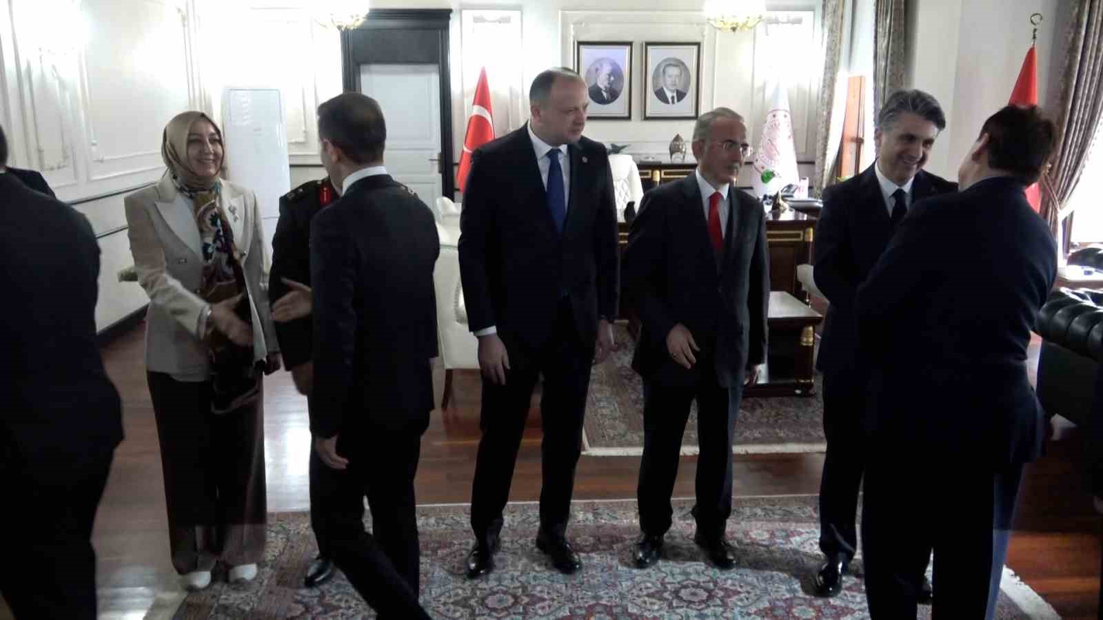 Bolu&rsquo;da protokol bayramlaştı
