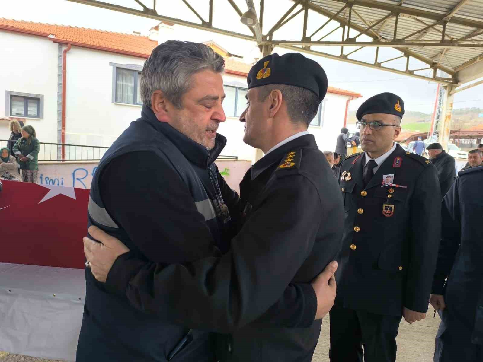 Kazada hayatını kaybeden uzman &ccedil;avuş askeri t&ouml;renle toprağa verildi
