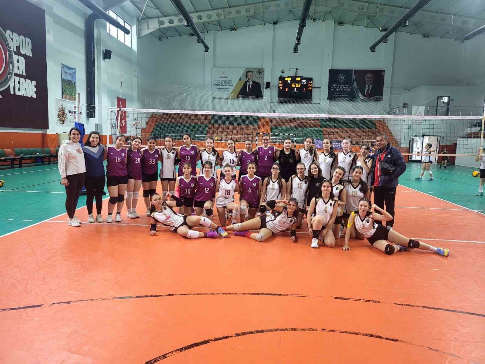 K&ouml;yceğiz&rsquo;de voleybol coşkusu, 150 sporcu aynı sahada buluştu
