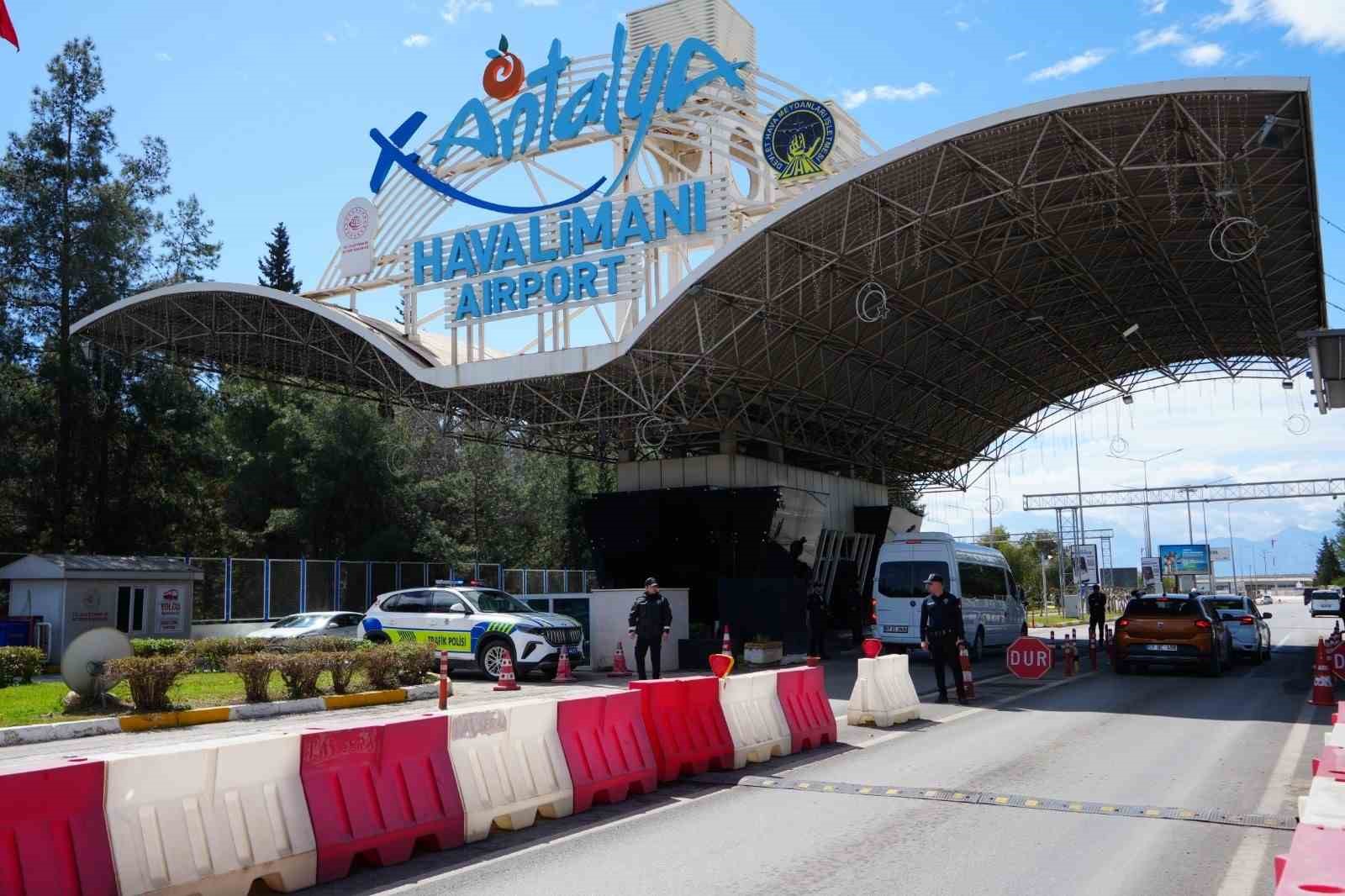 Antalya&rsquo;da bayramda 43 uygulama noktasında 3 bin 217 personel g&ouml;rev başında
