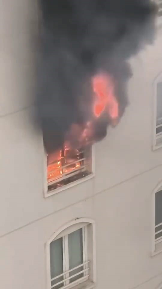 Bursa&rsquo;da 8 katlı binada yangın
