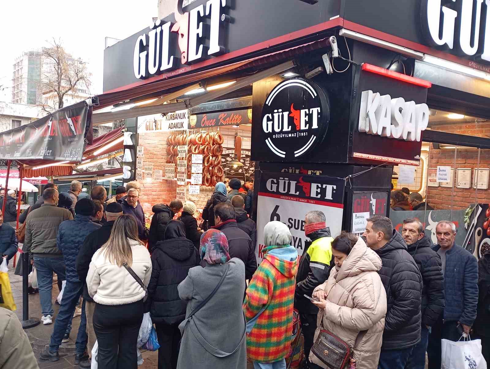 Bursa&rsquo;da bayram &ouml;ncesi kasaplarda yoğunluk
