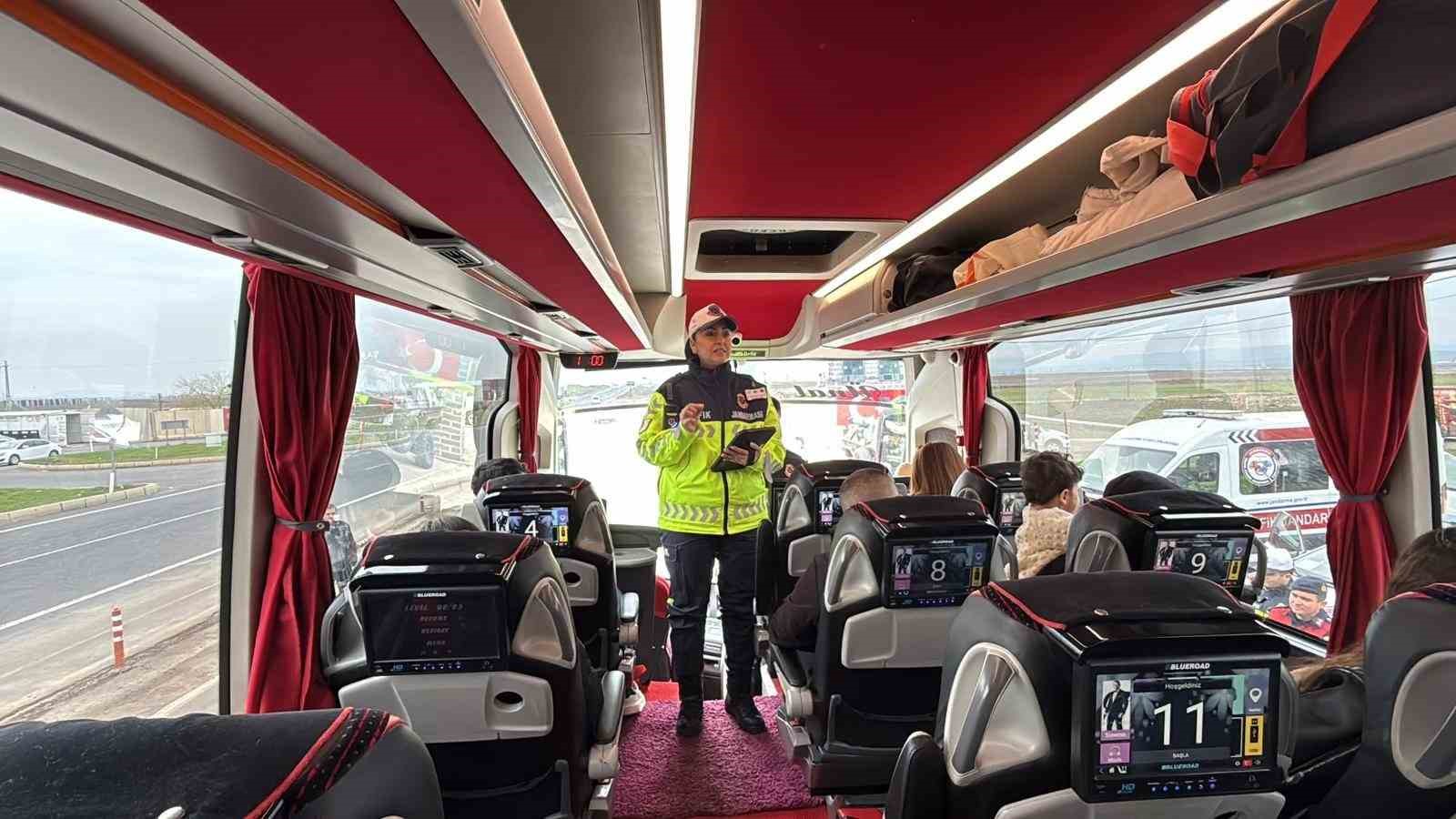 Diyarbakır&rsquo;da jandarmadan bayram &ouml;ncesi trafik denetimi
