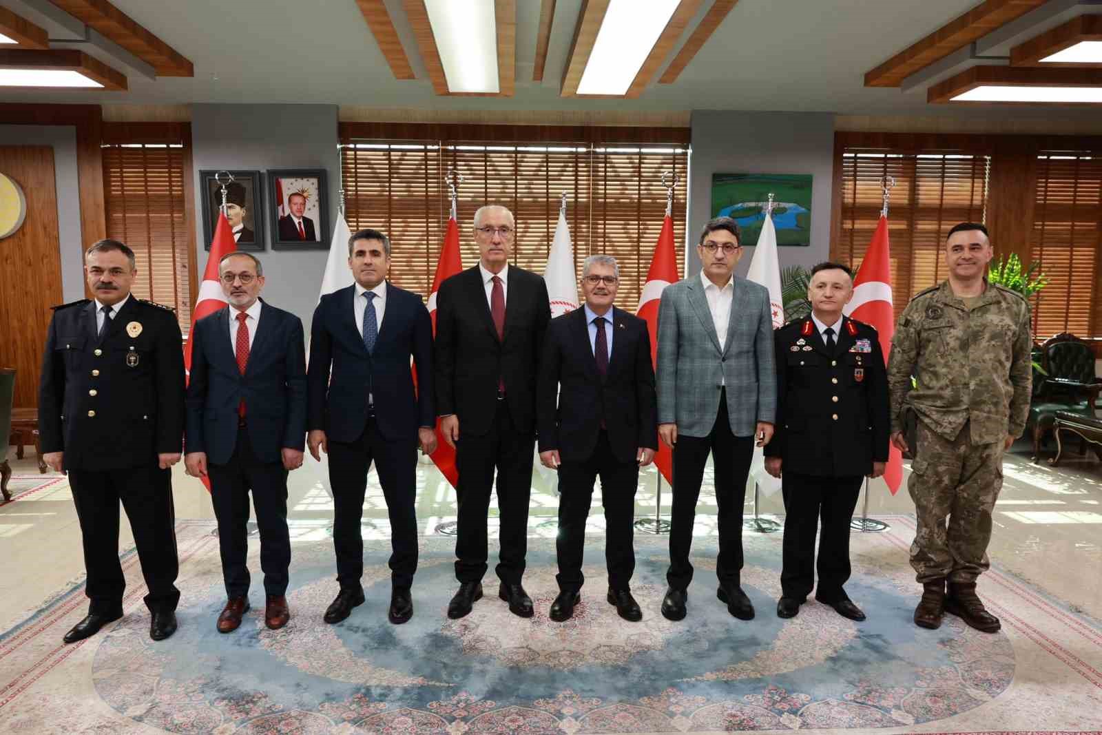 Bing&ouml;l&rsquo;de resmi bayramlaşma t&ouml;reni d&uuml;zenlendi
