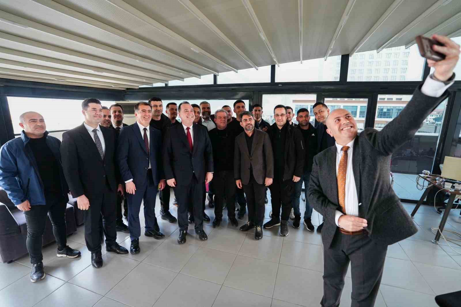 Başkan Dutlulu, B&uuml;y&uuml;kşehir ve MASKİ personeliyle bayramlaştı
