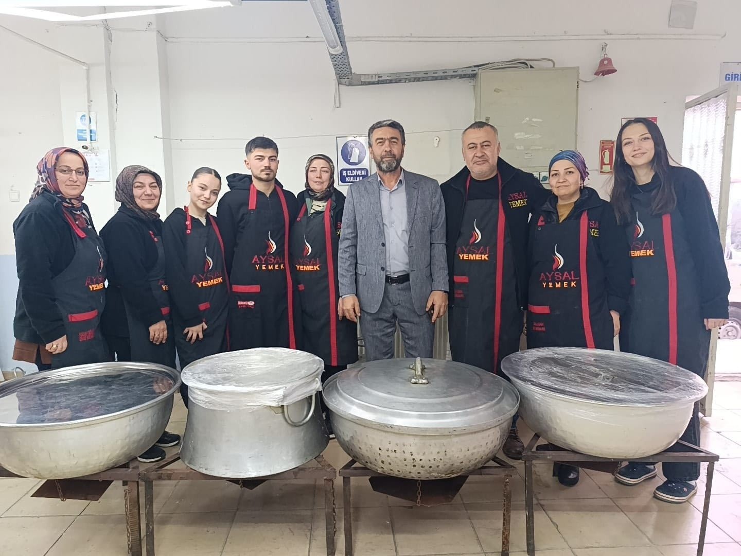 Simav G&uuml;ney Beldesinde 750 kişilik g&ouml;n&uuml;l sofrası kuruldu
