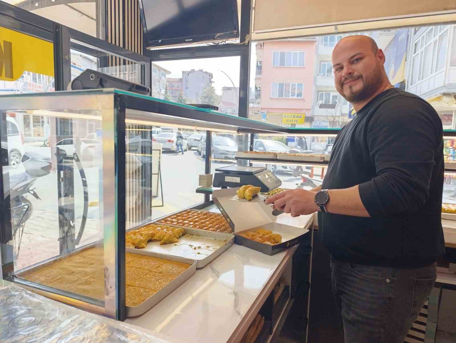 Simav’da bayram öncesi baklava satışlarında yoğunluk yaşanıyor