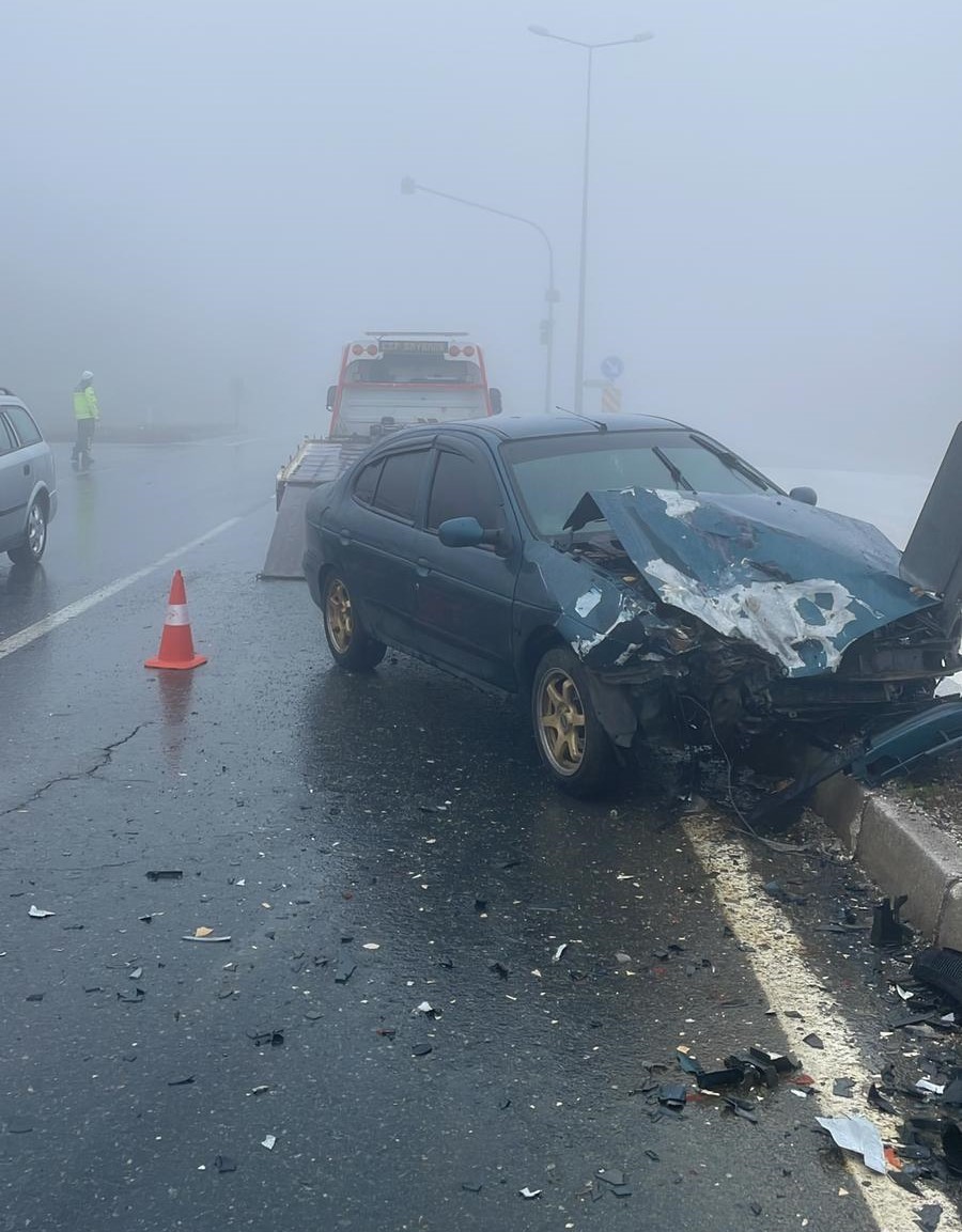 2 aracın karıştığı kazada 2 kişi yaralandı