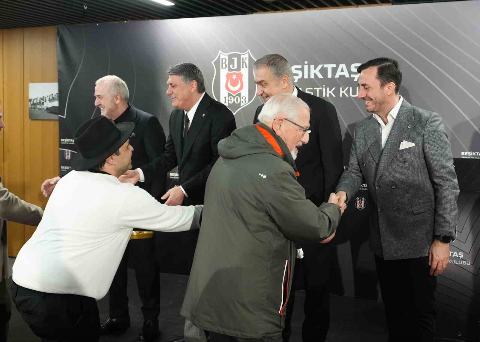 Beşiktaş&rsquo;ta geleneksel bayramlaşma t&ouml;reni yapıldı
