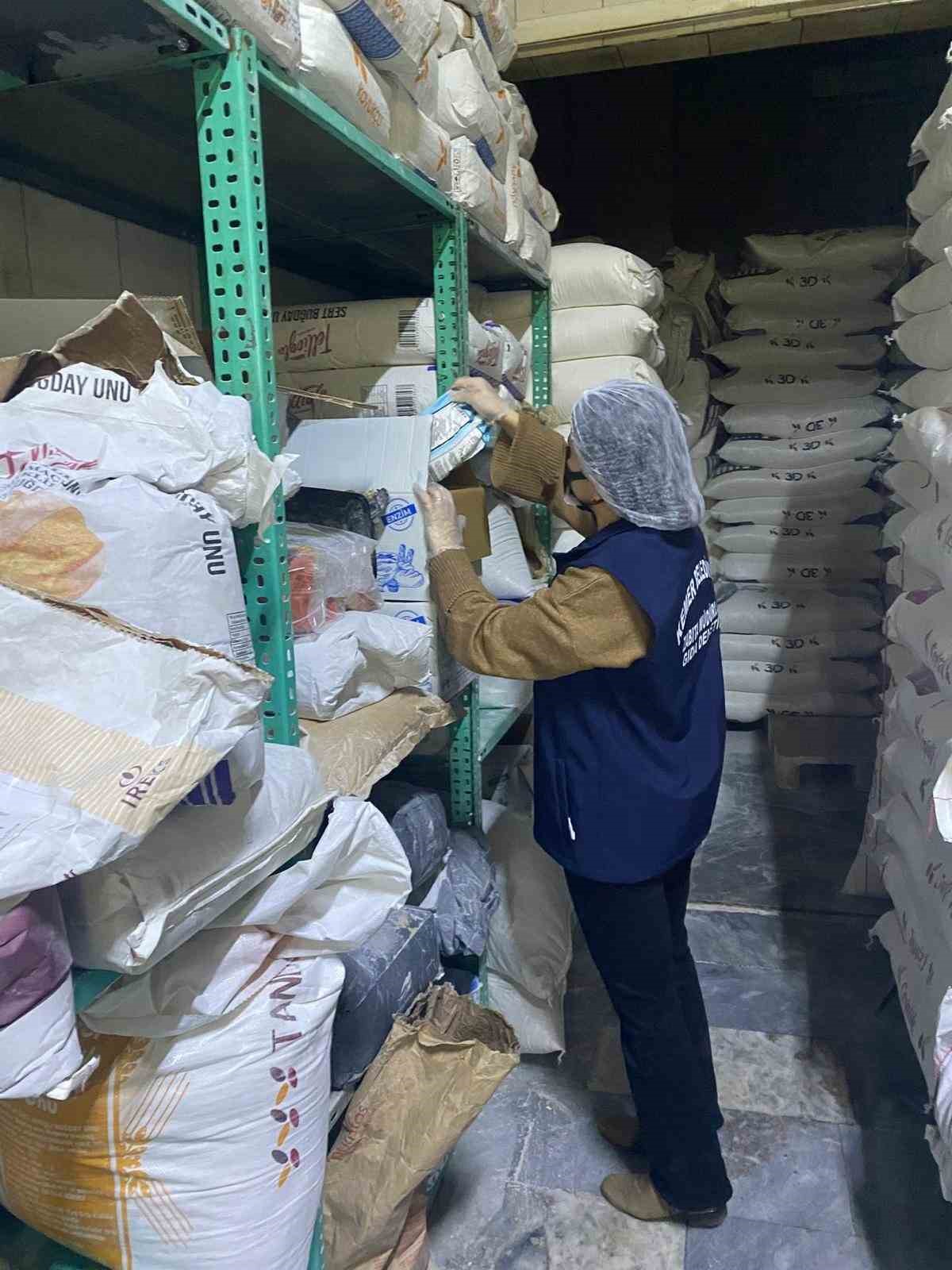 Kemer&rsquo;de bayram &ouml;ncesi market, fırın ve pastanelere sıkı denetim
