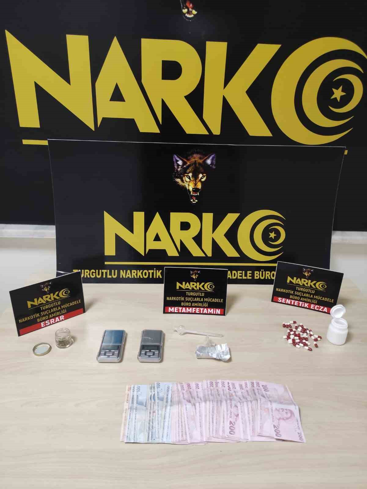 Turgutlu&rsquo;da emniyetin sokak &ccedil;alışmalarında 2 torbacı yakalandı
