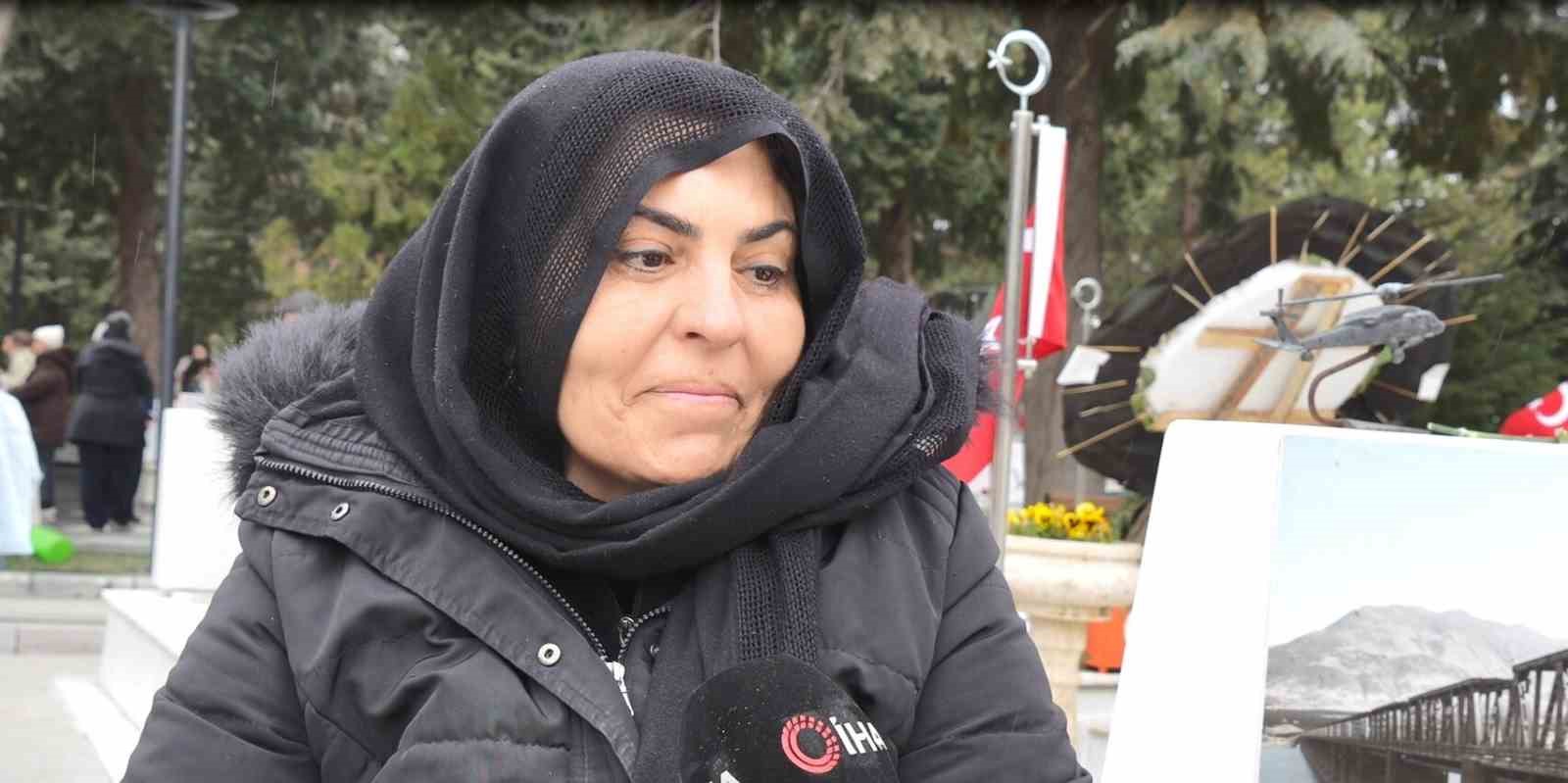 Cebeci Askeri Şehitliği&rsquo;ni ziyaret eden aileler şehitlerin kabirleri başında dua etti
