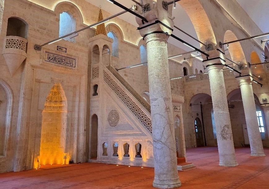 Bakan Ersoy: "Üç tarihi cami yeniden ibadete açılıyor"