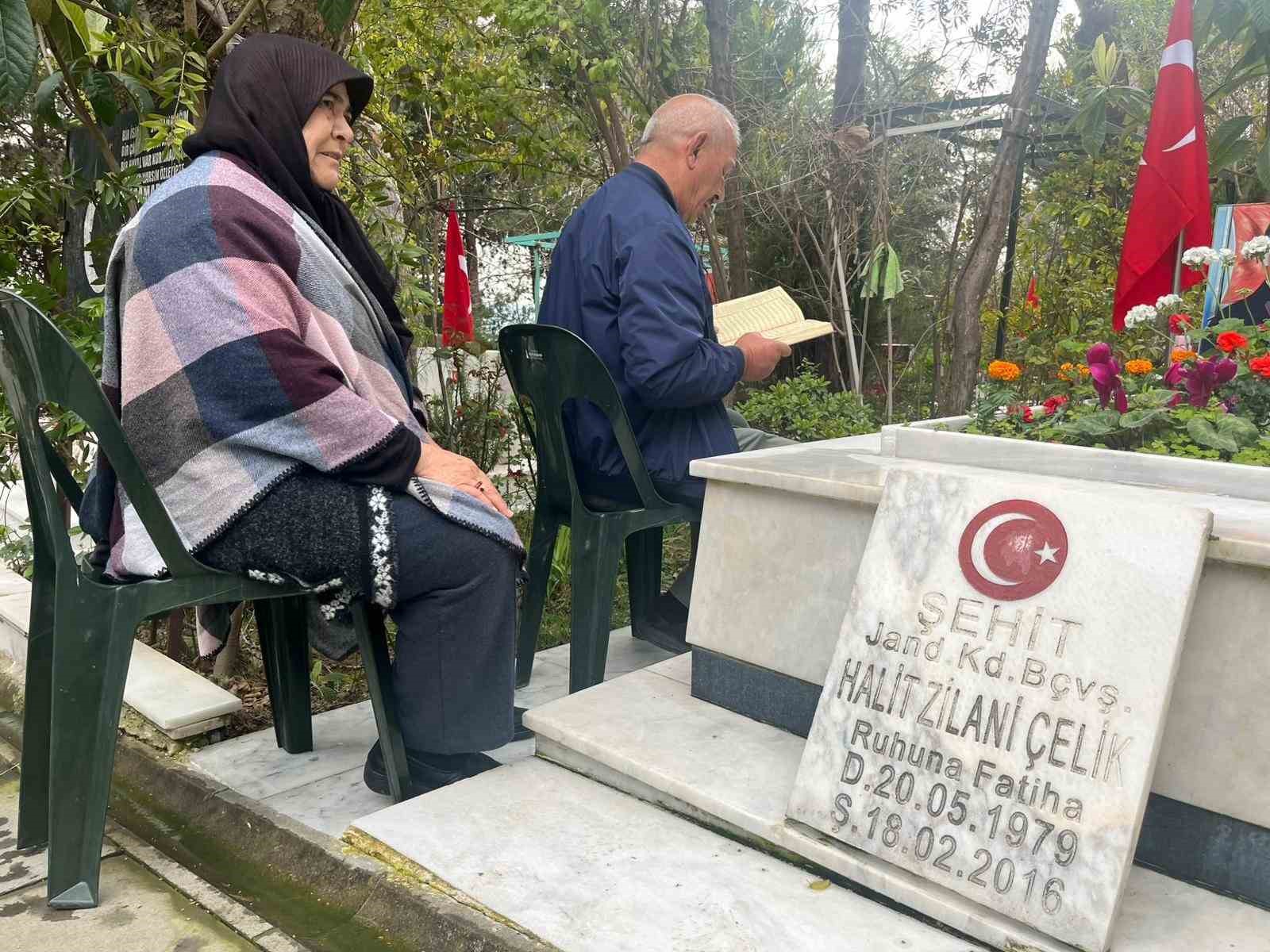 Kadifekale Hava Şehitliği&rsquo;nde bayram &ouml;ncesi ziyareti
