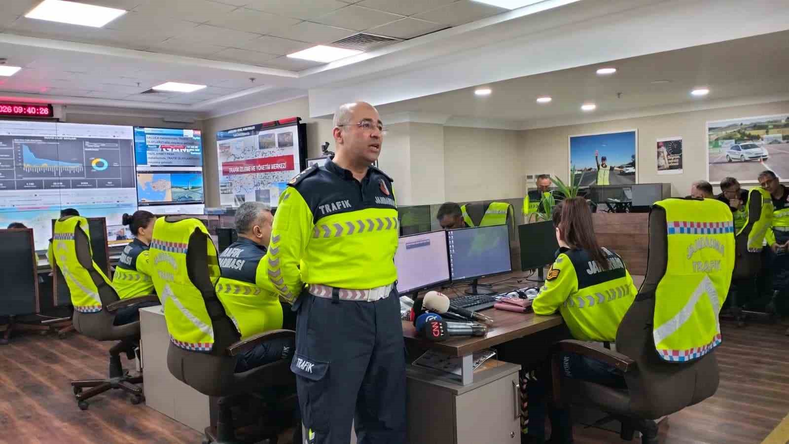 Ankara’da jandarmadan bayram öncesi helikopterli trafik denetimi