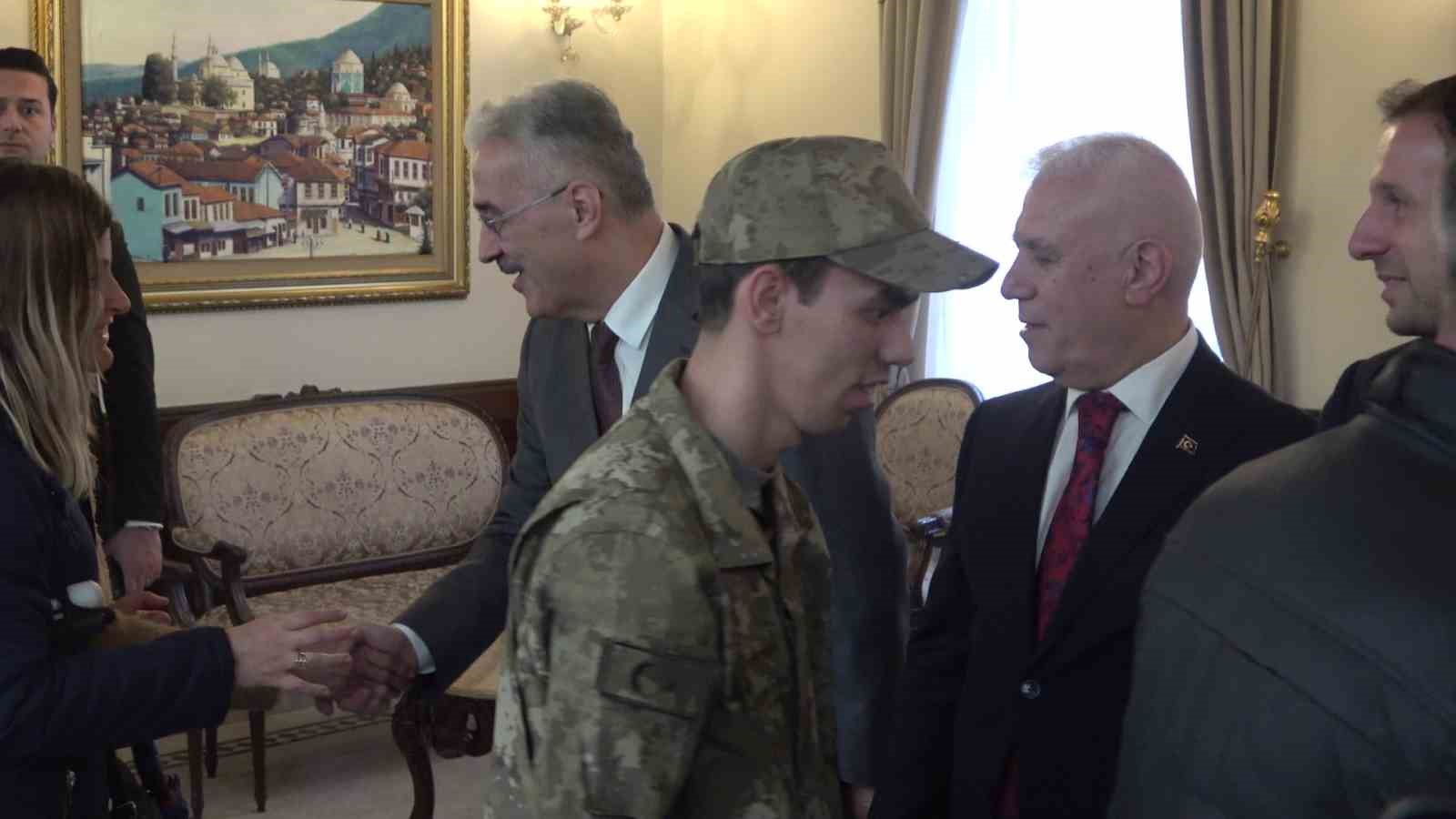 Bursa protokol&uuml; bayramlaşmak i&ccedil;in bir araya geldi
