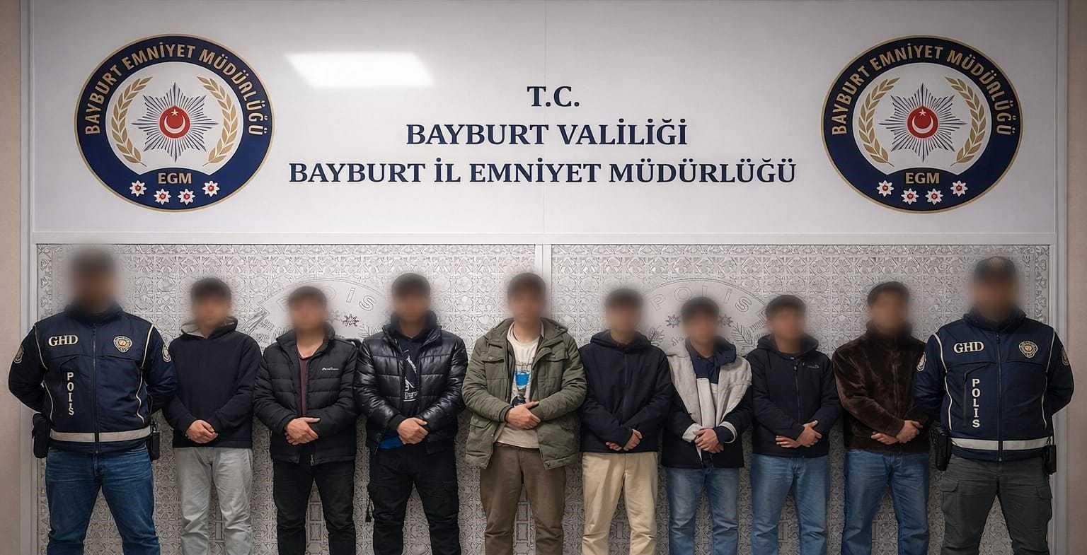 Bayburt’ta 8 düzensiz göçmen ile 3 şüpheli yakalandı
