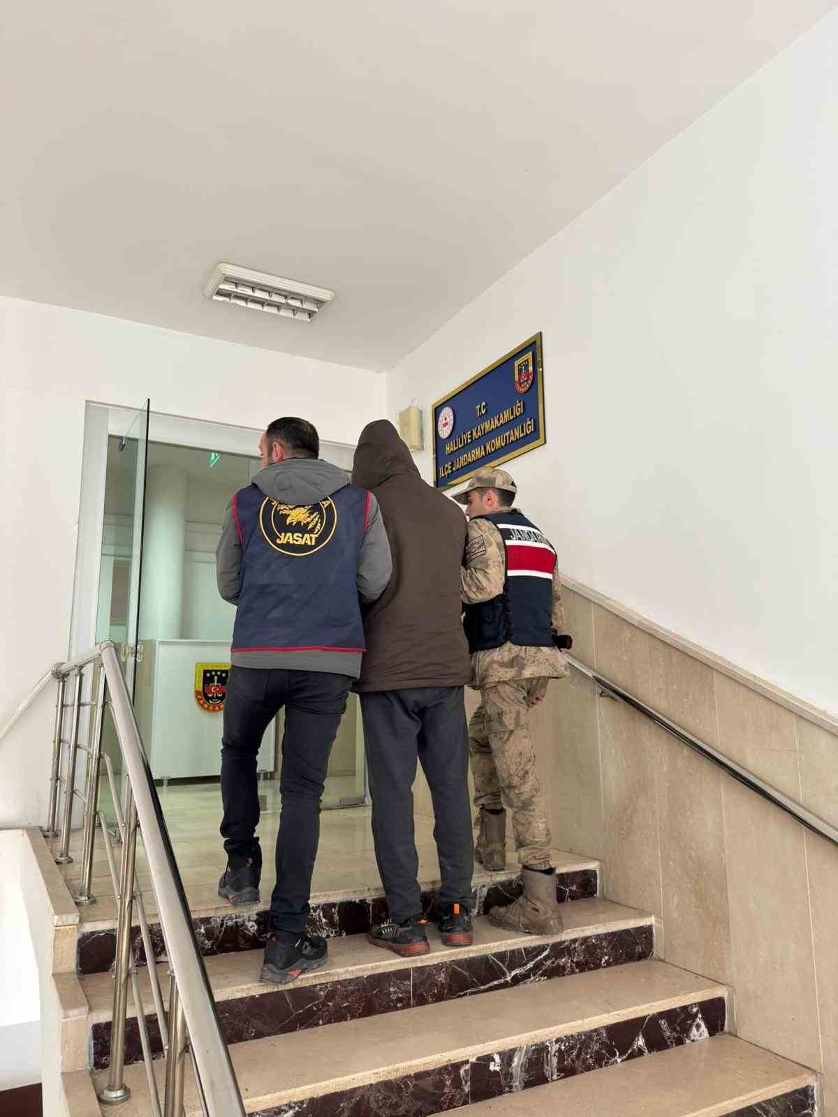Şanlıurfa’da kesinleşmiş 5 yıl hapis cezasıyla aranan şahıs yakalandı