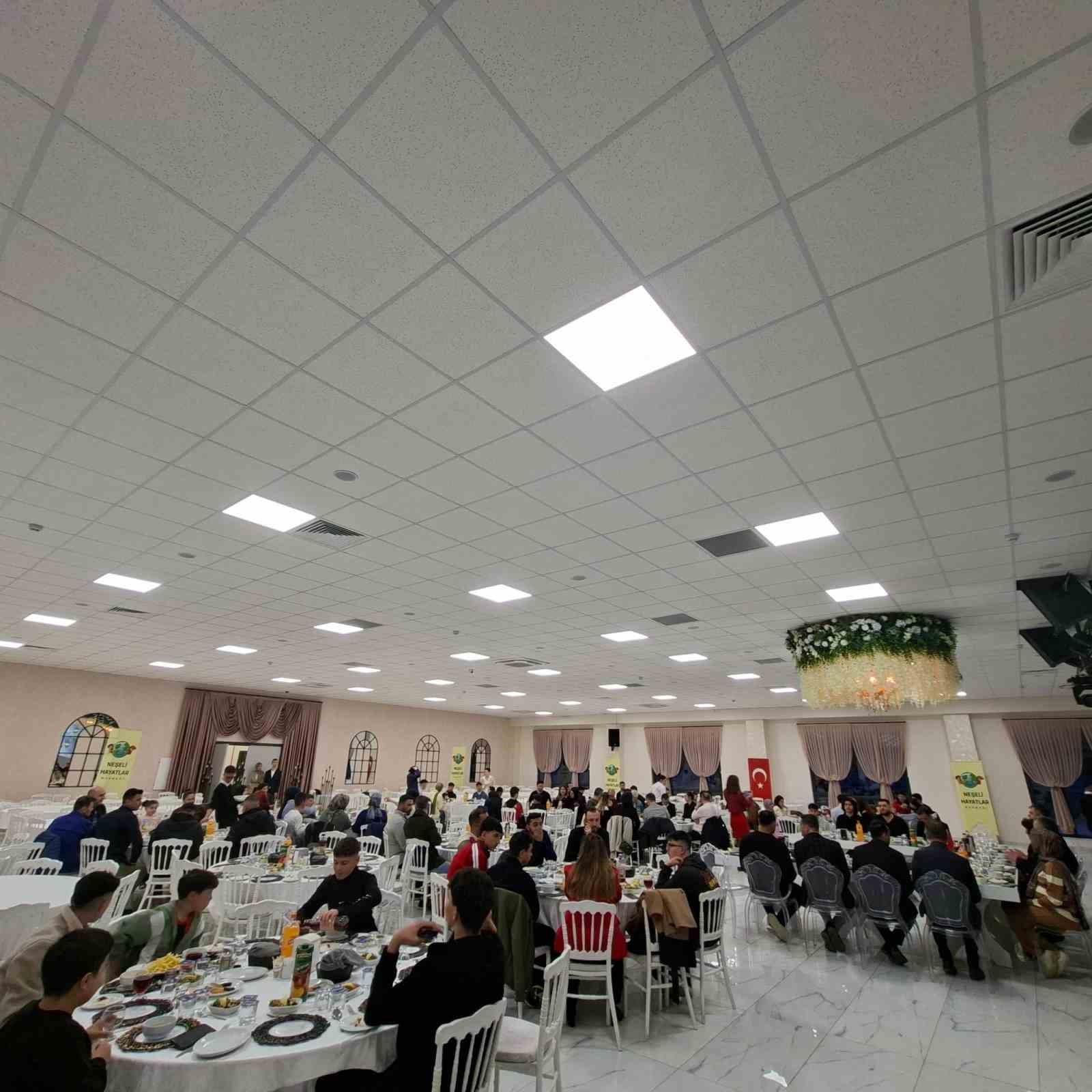 Eskişehir&rsquo;de &ccedil;ocuk evleri sakinlerine g&ouml;n&uuml;l sofrası
