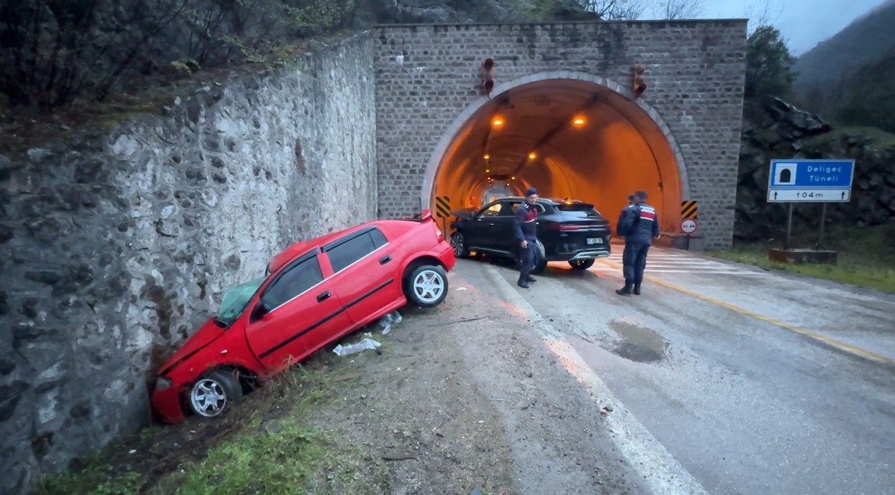 Karab&uuml;k&rsquo;te feci kaza: 1 &ouml;l&uuml;, 5 yaralı
