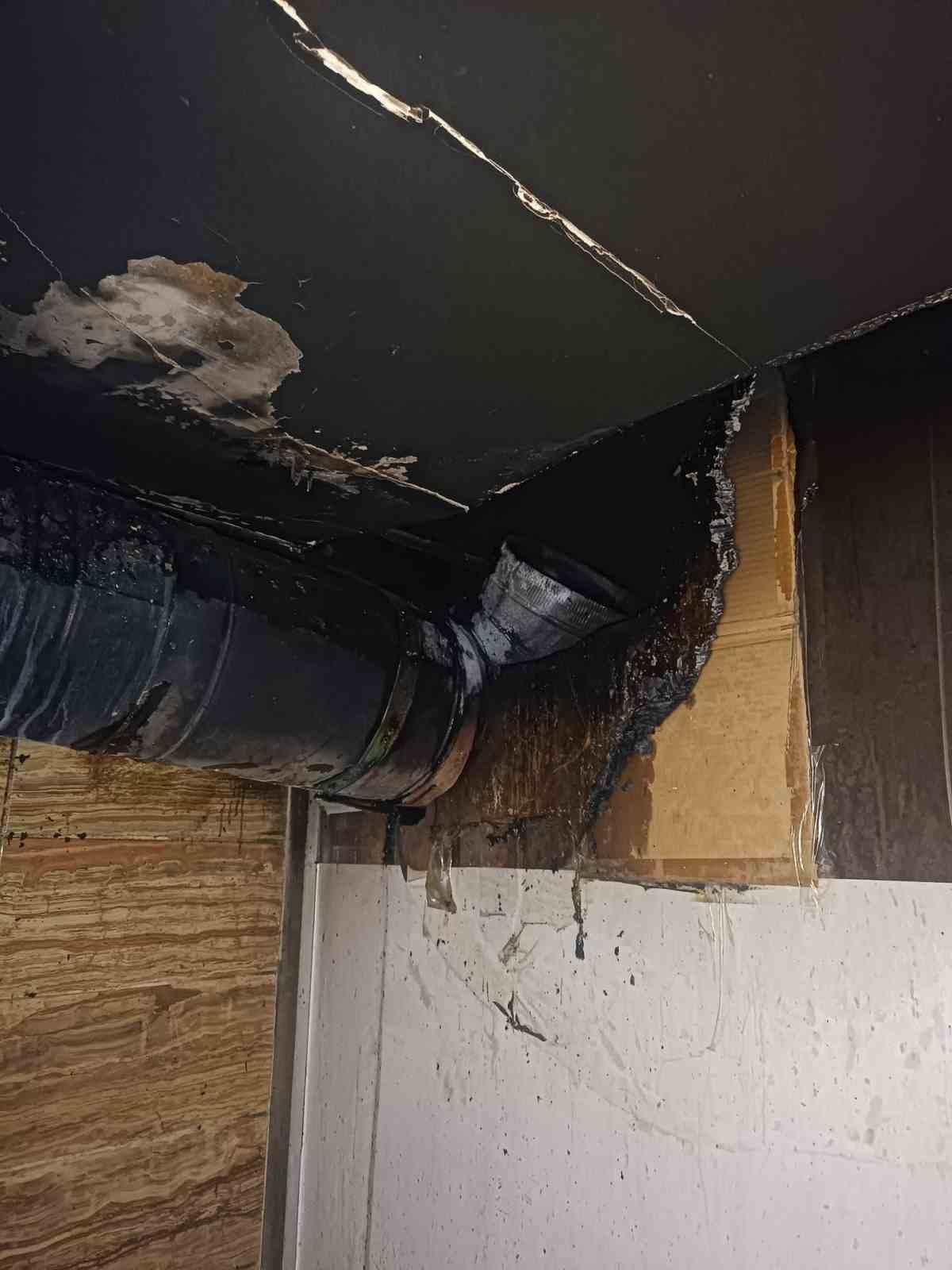 &Ouml;zalp&rsquo;ta iş yeri yangını
