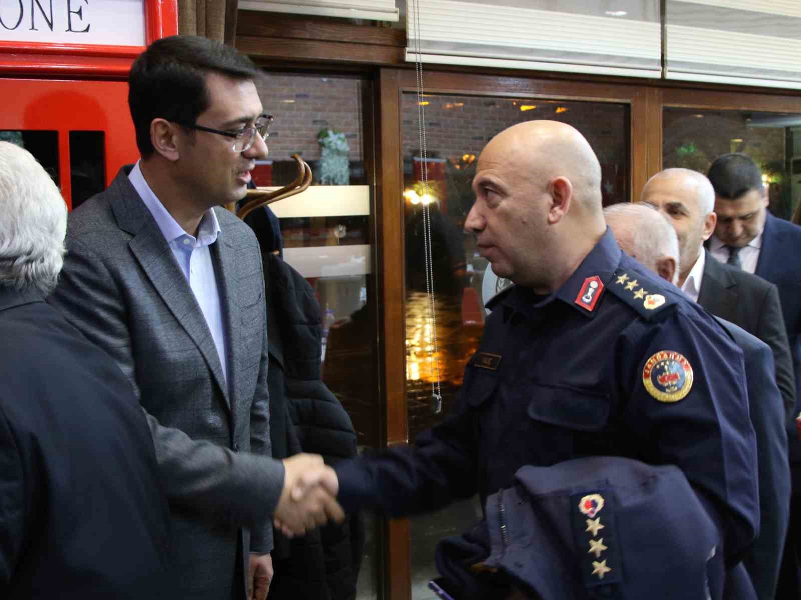 Uşak protokol&uuml; bayramlaşma t&ouml;reninde buluştu
