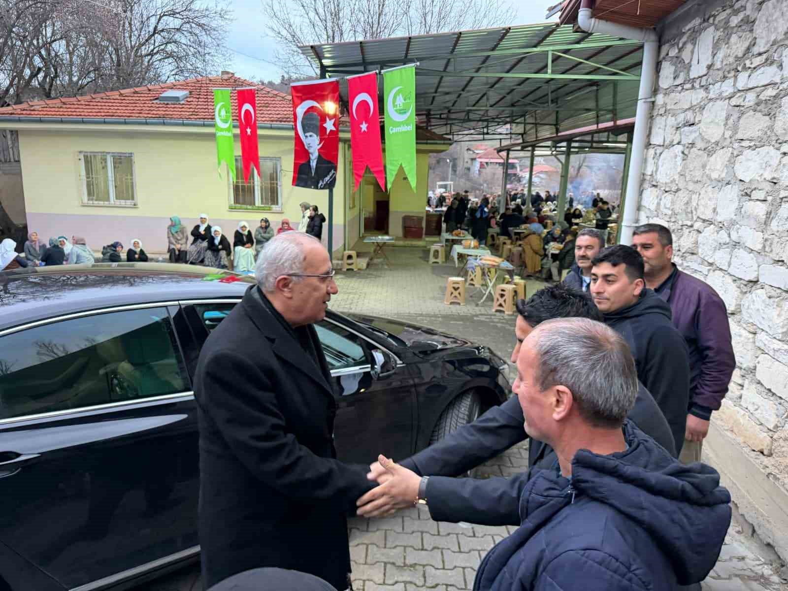 Başkan Arslan son iftarda &Ccedil;amlıbel gen&ccedil;lerinin g&ouml;n&uuml;l sofrasına konuk oldu
