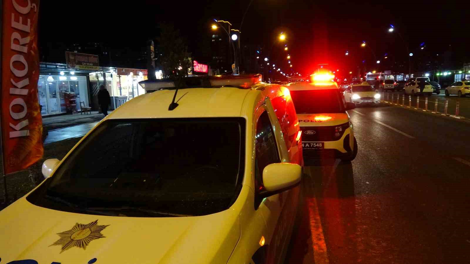 Malatya&rsquo;da trafikte tartışma kanlı bitti : 2 yaralı 3 g&ouml;zaltı
