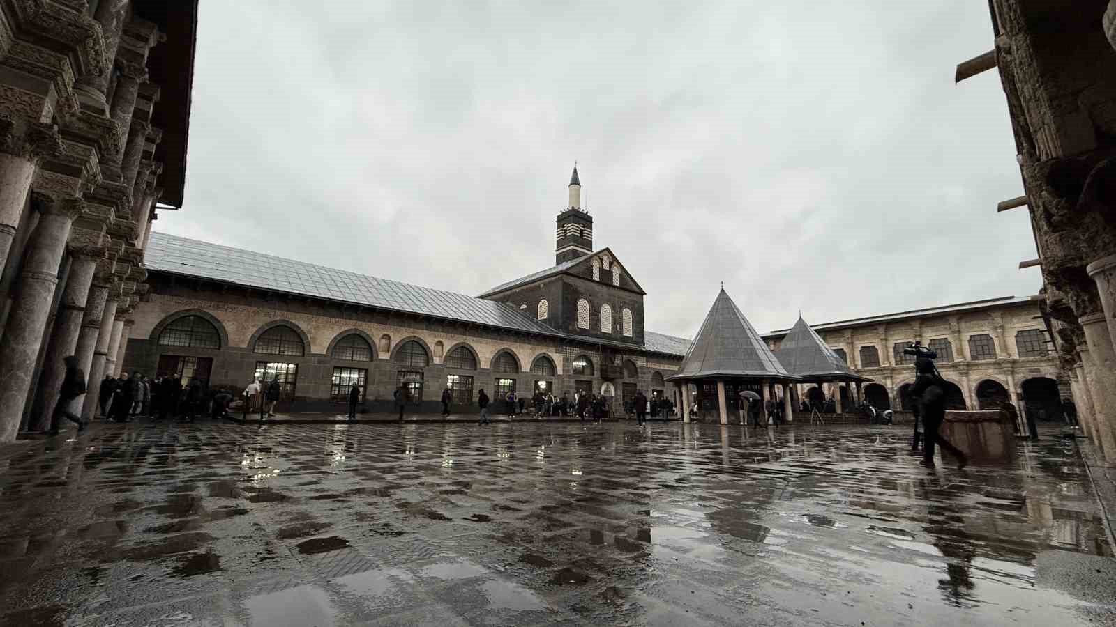 5. Harem-i Şerif&rsquo;i de bayram namazı kılındı
